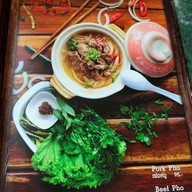 เมนู Madam Pahtehh 2515 หมากแข้ง