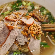 เมนูของร้าน เจ๊อิม ก๋วยเตี๋ยวหมู บ้านโป่ง