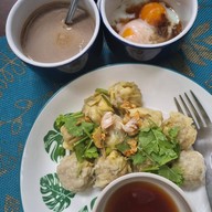 ร้านอาหารตามสั่ง ยายดว๊องค์ ^^ ท่าอุเทน