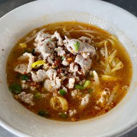 ก๋วยเตี๋ยวนายเท้า