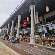 อัมพวาศรี คาเฟ่ ChuchaiBuri Sri Amphawa
