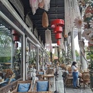 อัมพวาศรี คาเฟ่ ChuchaiBuri Sri Amphawa