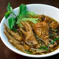 เตี๋ยวไก่ป้ายแดง (ไก่ตุ๋นมะระ) 1