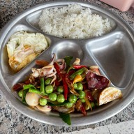 ร้านน้าฑาอาหารตามสั่ง ก๋วยเตี๋ยวชาบู