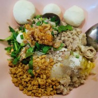 เมนูของร้าน ก๋วยเตี๋ยวลูกชิ้นหมูฮีโร่ ปากซอยลาดพร้าว วังหิน 52