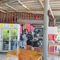 ร้านอาหารบ้านป้านอม บ้านค่าย