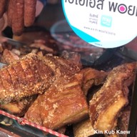 เมนูของร้าน ข้าวหมูแดง นายโอว เจ้าเก่า นครสนุก  เยาวราช ซอย 23