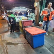 บรรยากาศ ข้าวขาหมูเฮียอ้วน บุคคโล
