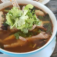 ก๋วยจั๊บอุบล อาหารป่า ตามสั่ง (เผ็ดริมทาง)