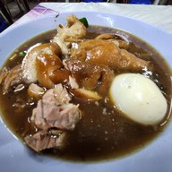 เมนูของร้าน ข้าวขาหมูเฮียอ้วน บุคคโล