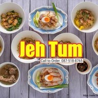 เจ๊ตั้ม บะหมี่เกี๊ยว ข้าวหมูแดง ข้าวหมูกรอบ หน้าวัดกู้