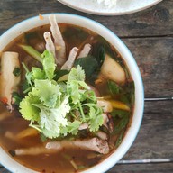 ก๋วยจั๊บอุบล อาหารป่า ตามสั่ง (เผ็ดริมทาง)