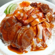 เมนูของร้าน ข้าวหมูแดง นายโอว เจ้าเก่า นครสนุก  เยาวราช ซอย 23