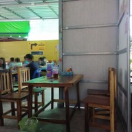 บรรยากาศ ร้านป้านอม อาหารทะเล อาหารตามสั่ง