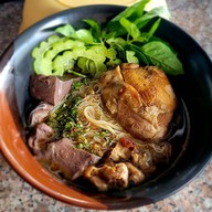 ส้มตำแซ่บนัวร์ ตลาดบริบูรณ์