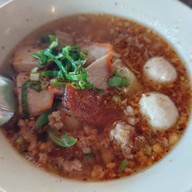 เมนูของร้าน ก๋วยเตี๋ยวห้อยขาริมน่าน