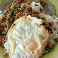 ร้านหน้าบ้าน ผัดไทย
