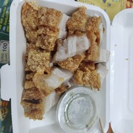 เมนูของร้าน หมูกรอบเร็กเก้/อาหารเหนือเมืองแพร่/ตามสั่ง หมูกรอบ/อาหารเหนือ/ตามสั่ง (สาขาหนามแดง)