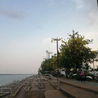 บรรยากาศ ริมแม่น้ำโขง นครพนม