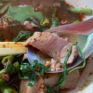 ก๋วยเตี๋ยวเนื้อป้าลูด ซ.7 บ้านสวน ชลบุรี