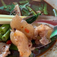 ก๋วยเตี๋ยวเนื้อป้าลูด ซ.7 บ้านสวน ชลบุรี