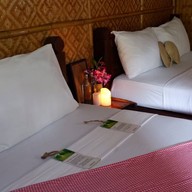 เรือนแพ ริเวอร์แคว จังเกิลราฟท์
