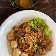 ตั้งต้น ก๋วยเตี๋ยวหมูตุ๋น-เนื้อตุ๋น ลำลูกกา คลอง3