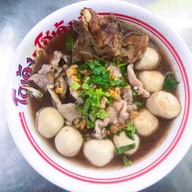 ร้านก้วยเตี๋ยวโกเด้ง โฮเด้งใส่ใจ Nutch นาดี หมู่ 4