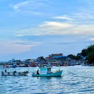 ร้านอาหารลมเลบ้านเรา (Seafood)