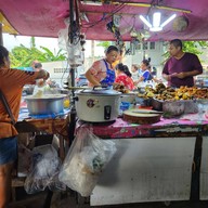 บรรยากาศ ร้านข้าวแกงป้าตุ๊กตลิ่งชัน