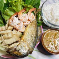 เมี่ยงแซ่บ ยำนัวส์ ตลาดเอราวัณโพธิ์ทอง