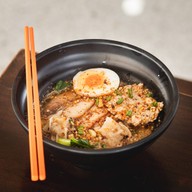 ก๋วยเตี๋ยวบะหมี่เฮียนพ  สุราษฎร์ธานี