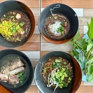 ต้อมเตี๋ยวเรือยกซด สาขาหน้า ม.พายัพ หน้า ม.พายัพ