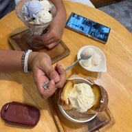 Raya Experimental craft icecream and cafe วัดมังกรเยาวราช