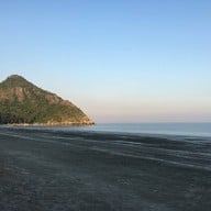 หาดสามพระยา