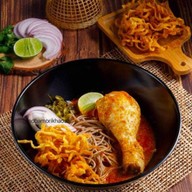 Soba mori khao soi - ข้าวซอย ราเมน ดงบุริ ตลาดมิซาเอะ บางบัวทอง