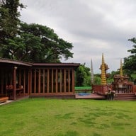 บ้านสวนริมคลอง ขายผัดไทยอร่อยมาก