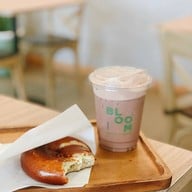 BLOOM PRETZEL & COFFEE พัฒนาการ