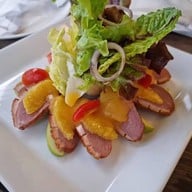The Deck by the river โรงแรมอรุณเรสซิเด้นท์