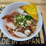 ก๋วยเตี๋ยวลูกชิ้นปลา ลานโล่ง