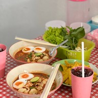 เมนูของร้าน ก๋วยเตี๋ยวโกเด้งโฮเด้ง ถ.ช้างเผือก