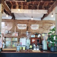 หน้าร้าน 𝘾𝙃𝙊𝙄 𝘾𝙤𝙛𝙛𝙚𝙚 𝙎𝙡𝙤𝙬𝙗𝙖𝙧 — ช้อย ชัยนาท