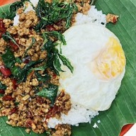 อาซ้อ ผัดไทยเส้นจันท์ ตลาดพุงกาง ประชาอุทิศ