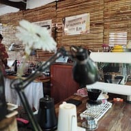 บรรยากาศ 𝘾𝙃𝙊𝙄 𝘾𝙤𝙛𝙛𝙚𝙚 𝙎𝙡𝙤𝙬𝙗𝙖𝙧 — ช้อย ชัยนาท