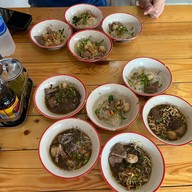เมนูของร้าน เตี๋ยวเรือ บุฟเฟ่ต์ ถนนเจริญราษฎร
