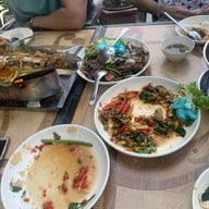 บ้านร่มไม้ สายน้ำ