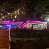 ก๋วยเตี๋ยวแคปหมูยายเพ็ญสาขา 5 (ม.ราชภัฏสกล) ประตู 5