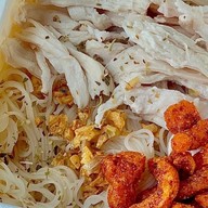 บ้านหมี่คลุก (ข้าวไข่ข้น ยำเส้นแก้วและหมี่ไก่ฉีก)