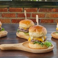 Ampol Burger สาขาบ้านบึง บ้านบึง