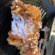 Changwon Fried Chicken (ไก่ทอดเกาหลี)  MRT PETCHABURI EXIT3